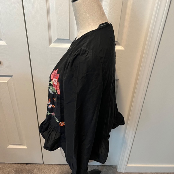 Zara Black Top with Floral Embroidery - Picture 5 of 12